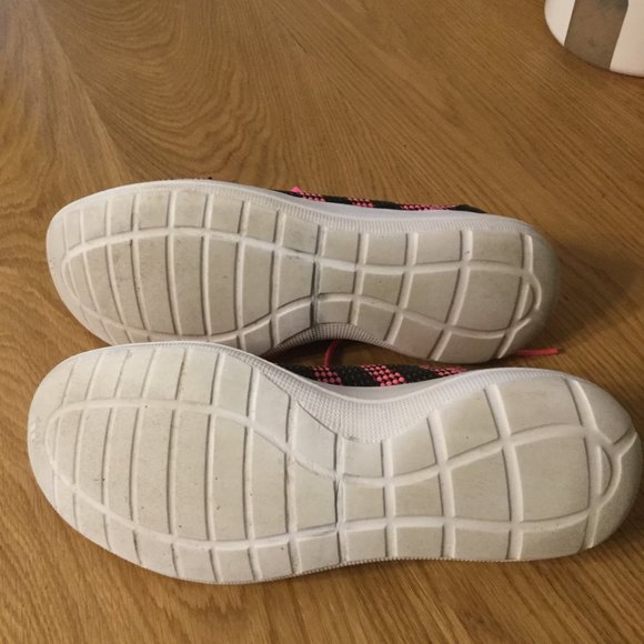 Running Shoes - Picture 7 of 8